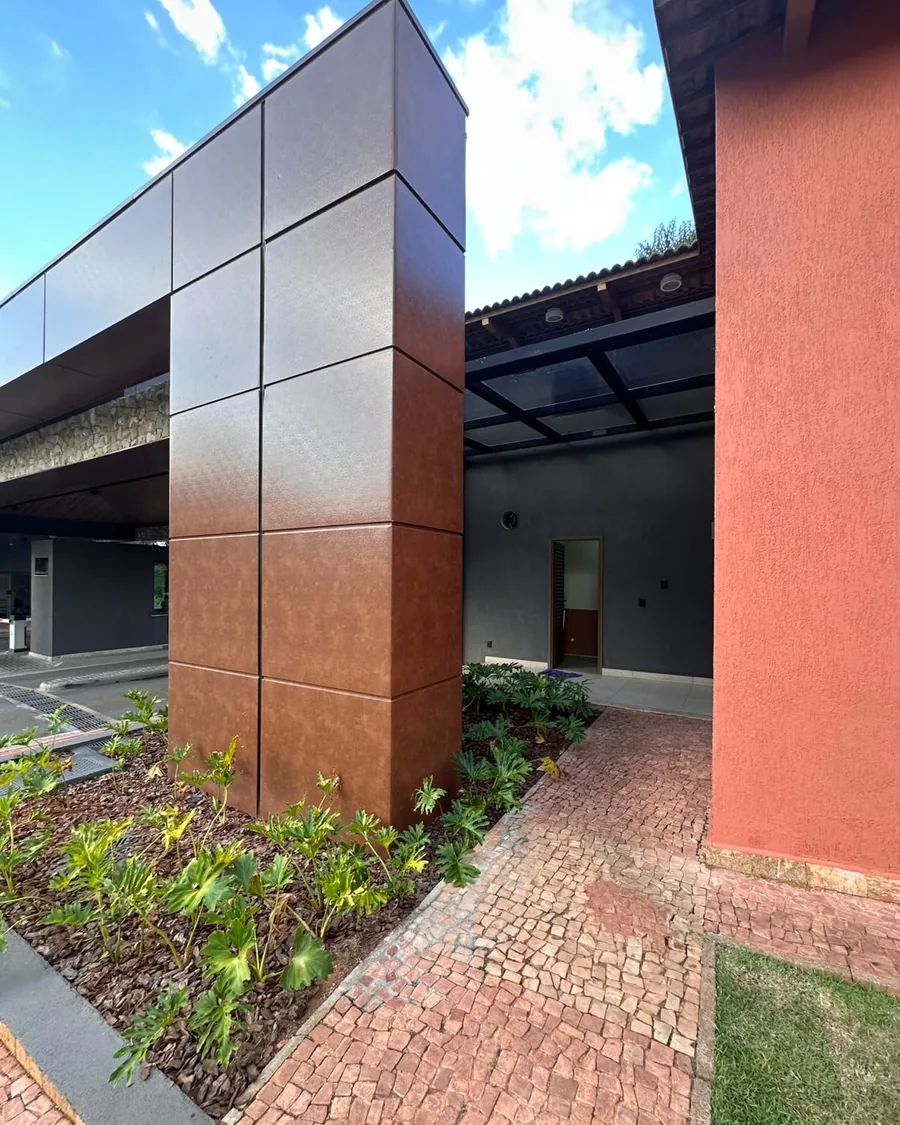 Sala de espera da portaria do condomínio Jardins Verona depois do retrofit